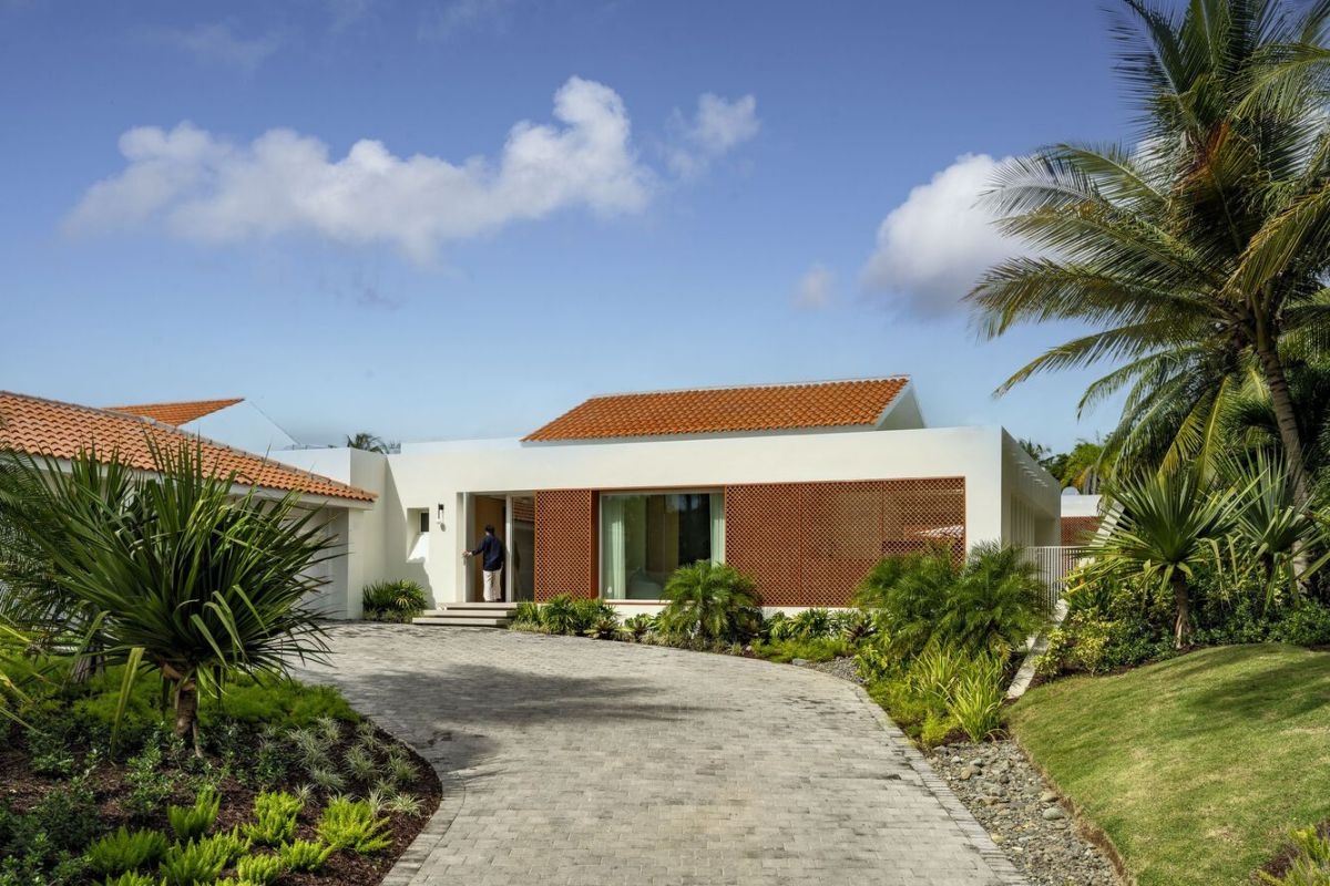 Kiến trúc biệt thự Tropical phù hợp với văn hóa sống nhiệt đới, nơi con người cần không gian riêng nhưng vẫn muốn cảm nhận sự hiện diện của thiên nhiên và cộng đồng xung quanh (Ảnh: Sưu tầm)