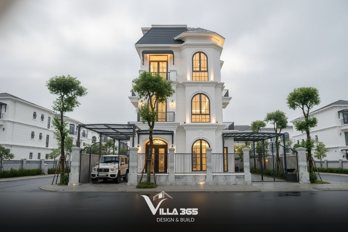 Biệt thự tân cổ điển với ngân sách cố định 5.2 tỷ hoàn thành sớm 2 tuần nhờ lựa chọn vật liệu sẵn kho và ưu tiên thi công khu vực phòng khách-bếp để gia chủ dọn về nhà sớm