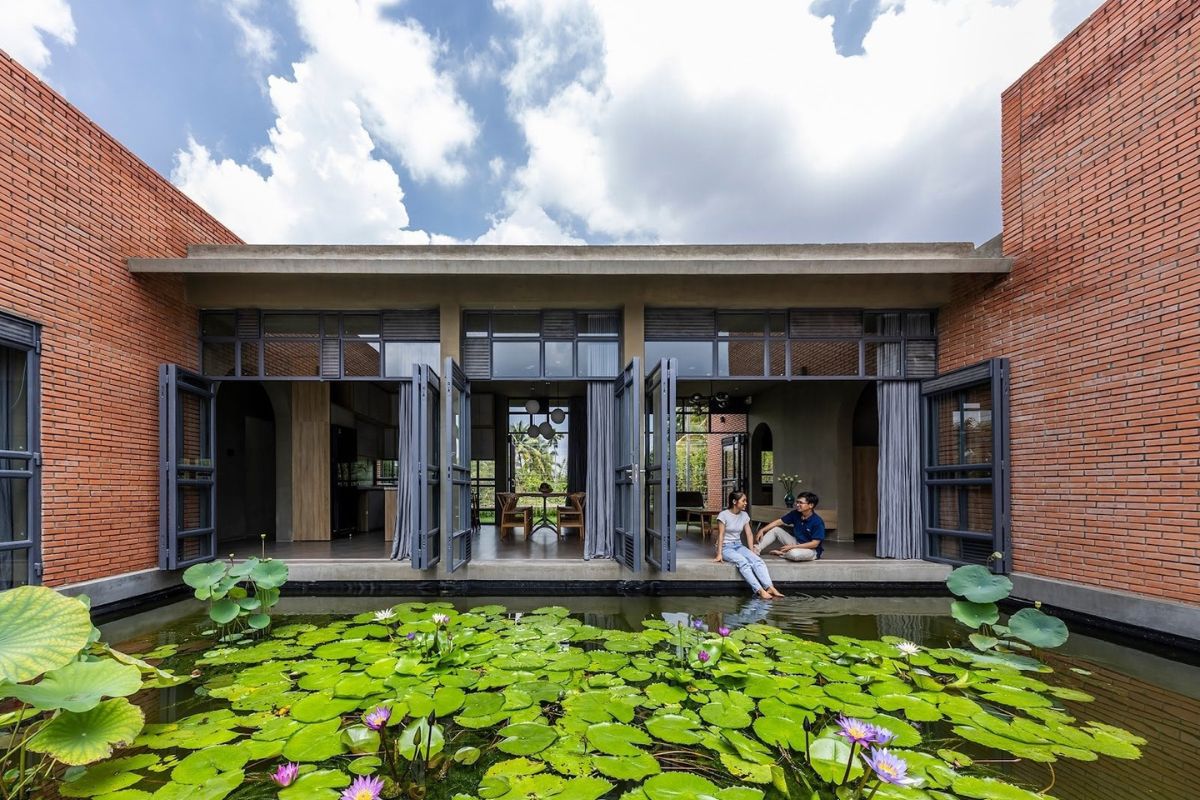 Hồ bơi và tiểu cảnh nước càng trông tự nhiên bao nhiêu thì càng đòi hỏi vật liệu được chọn lựa tinh tế bấy nhiêu