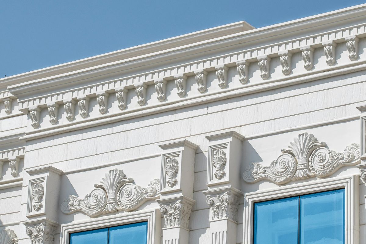  Phào chỉ và hoa văn điêu khắc trong biệt thự cổ điển nhà vườn được chăm chút tỉ mỉ, tạo nên những đường nét tinh xảo giúp tôn vinh vẻ đẹp sang trọng của công trình (Ảnh: Sưu tầm)