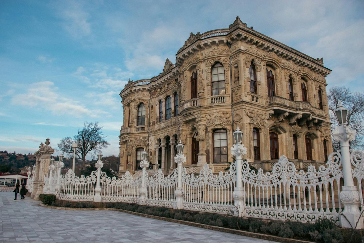 Cổ điển cầu kỳ – tân cổ điển tinh giản, mỗi phong cách mang một giá trị riêng (Ảnh: Sưu tầm)