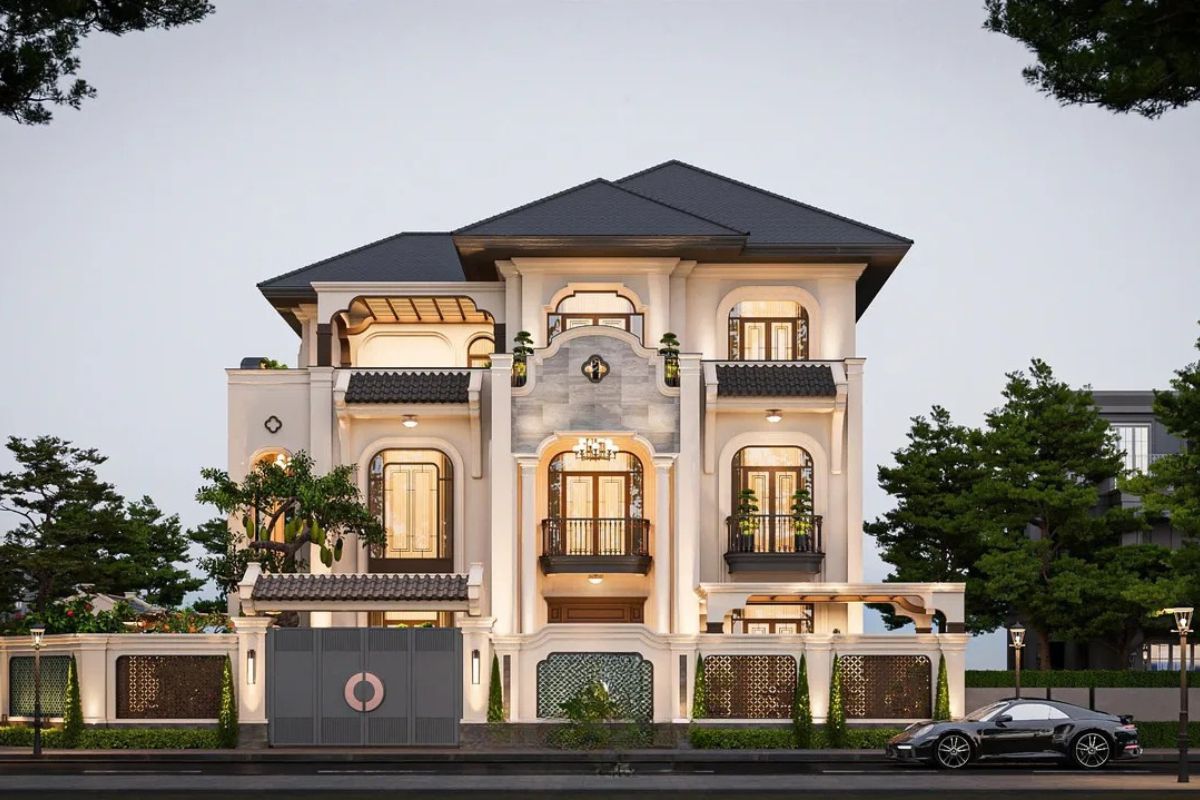 Ngoại thất biệt thự Đông Dương 3 tầng nổi bật với hệ cột và mái ngói (Ảnh: Sưu tầm)
