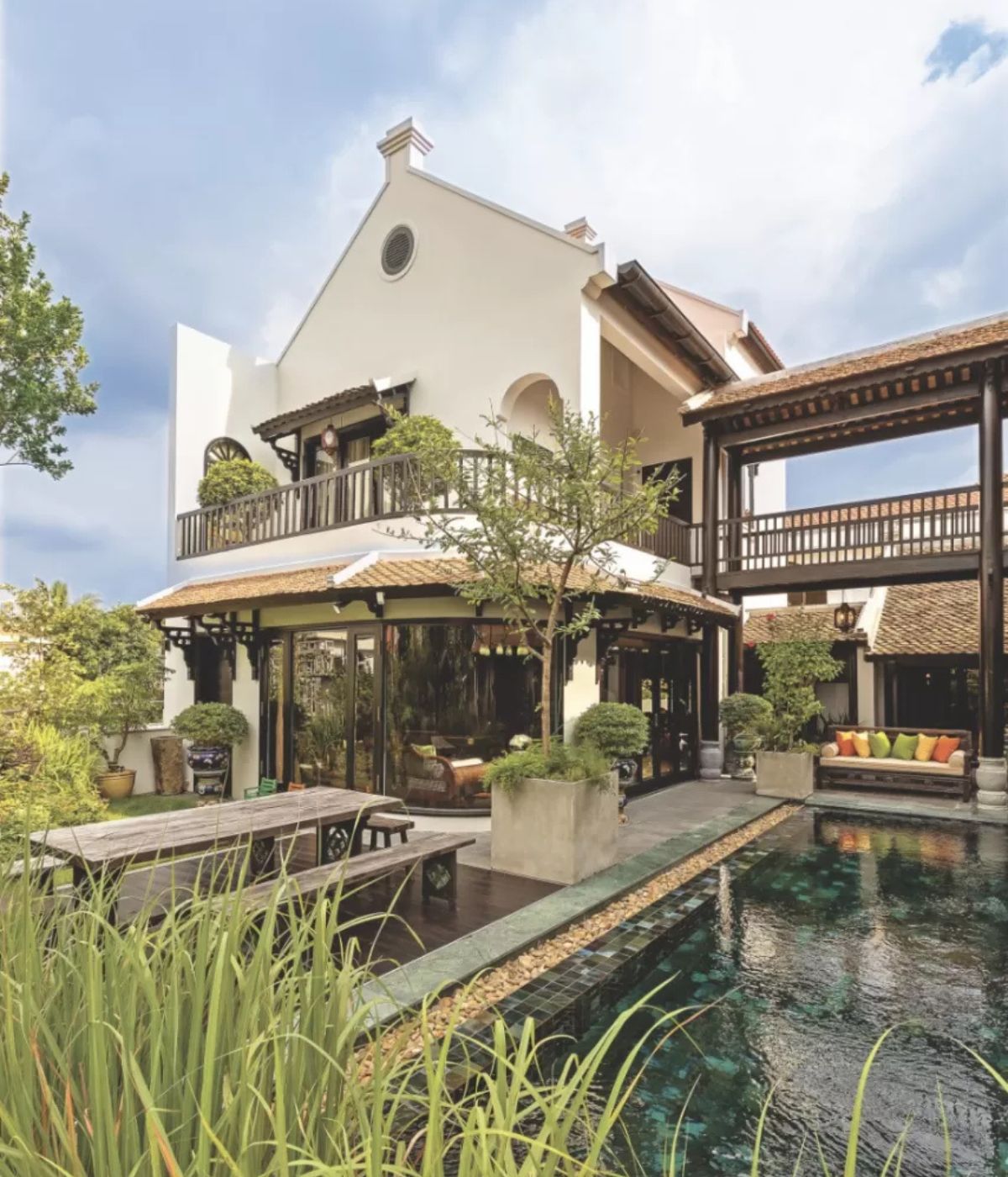 Ngoại thất mở trong thiết kế biệt thự Indochine kết nối thiên nhiên (Ảnh: Sưu tầm)