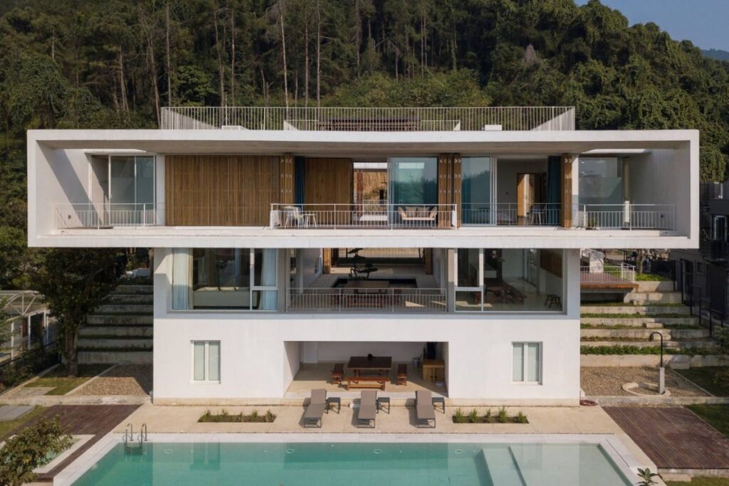 Thiết kế 3 tầng hoặc có hầm là giải pháp tối đa hóa diện tích sử dụng khi khu đất hẹp hoặc nhu cầu phòng chức năng cao (Ảnh: Sưu tầm)