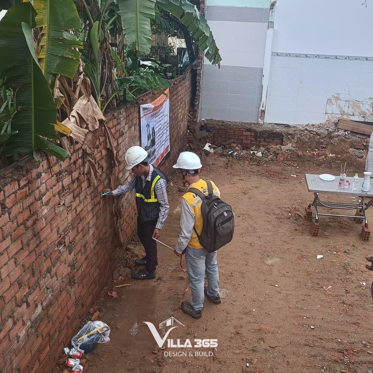 Đo đạc hiện trạng khu đất là một trong những bước quan trọng trước khi thiết kế - thi công biệt thự Hóc Môn