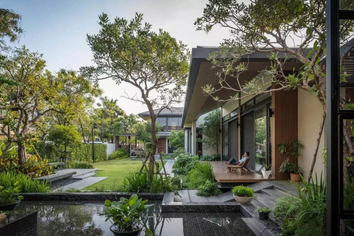 Sự hòa quyện giữa nội thất và thiên nhiên là điểm nhấn nổi bật của biệt thự Japandi hiện đại (Ảnh: Sưu tầm)