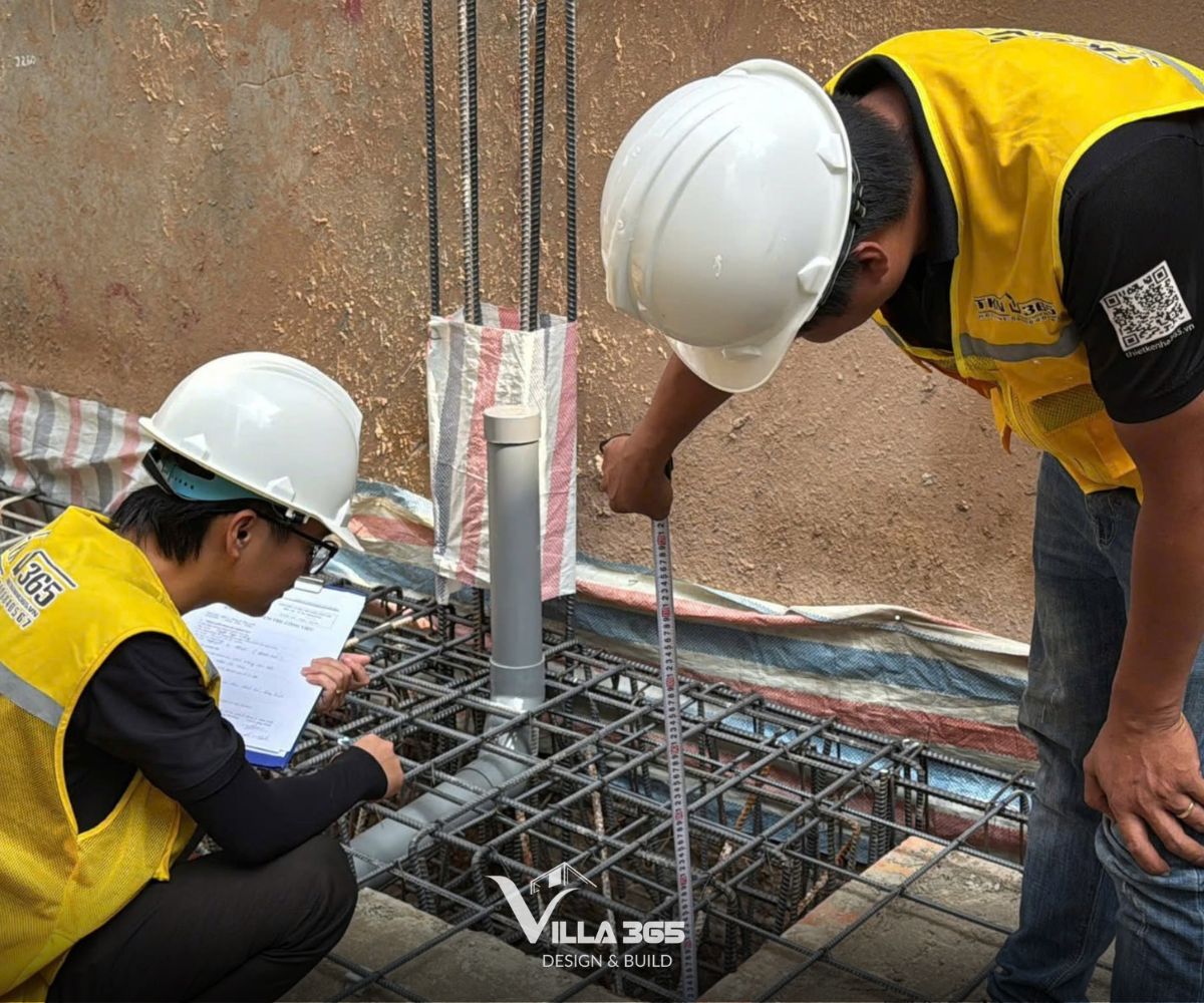 Mẫu Biệt Thự 3 Tầng 8x12m Sang Trọng & Báo Giá Thi Công Trọn Gói 2026 37 Kỹ sư giám sát cốt thép, cốp pha và bê tông theo đúng hồ sơ thiết kế biệt thự