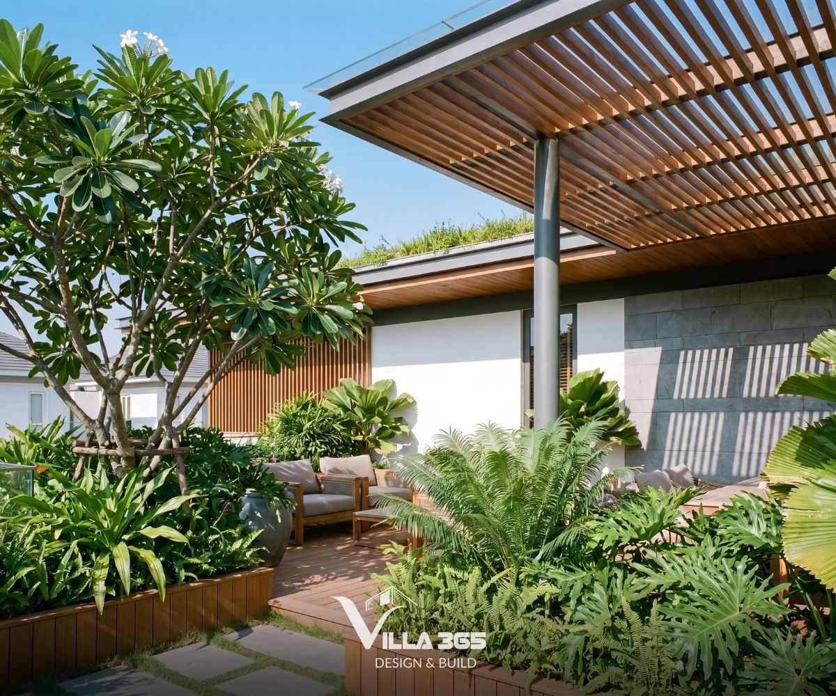 Phong Vy Villa – Đóng – mở hài hòa trong ngôn ngữ hình khối đương đại 10 Sân vườn tầng trệt và sàn ngoại thất tầng thượng tạo thành những khoảng đệm trung gian giữa trong nhà và ngoài trời
