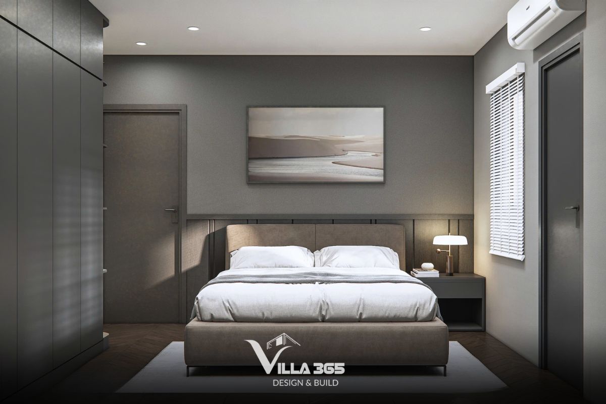 Tông màu beige và nâu ấm của giường ngủ và tranh decor làm dịu đi sắc thái lạnh lẽo của diện tường màu xám ghi 