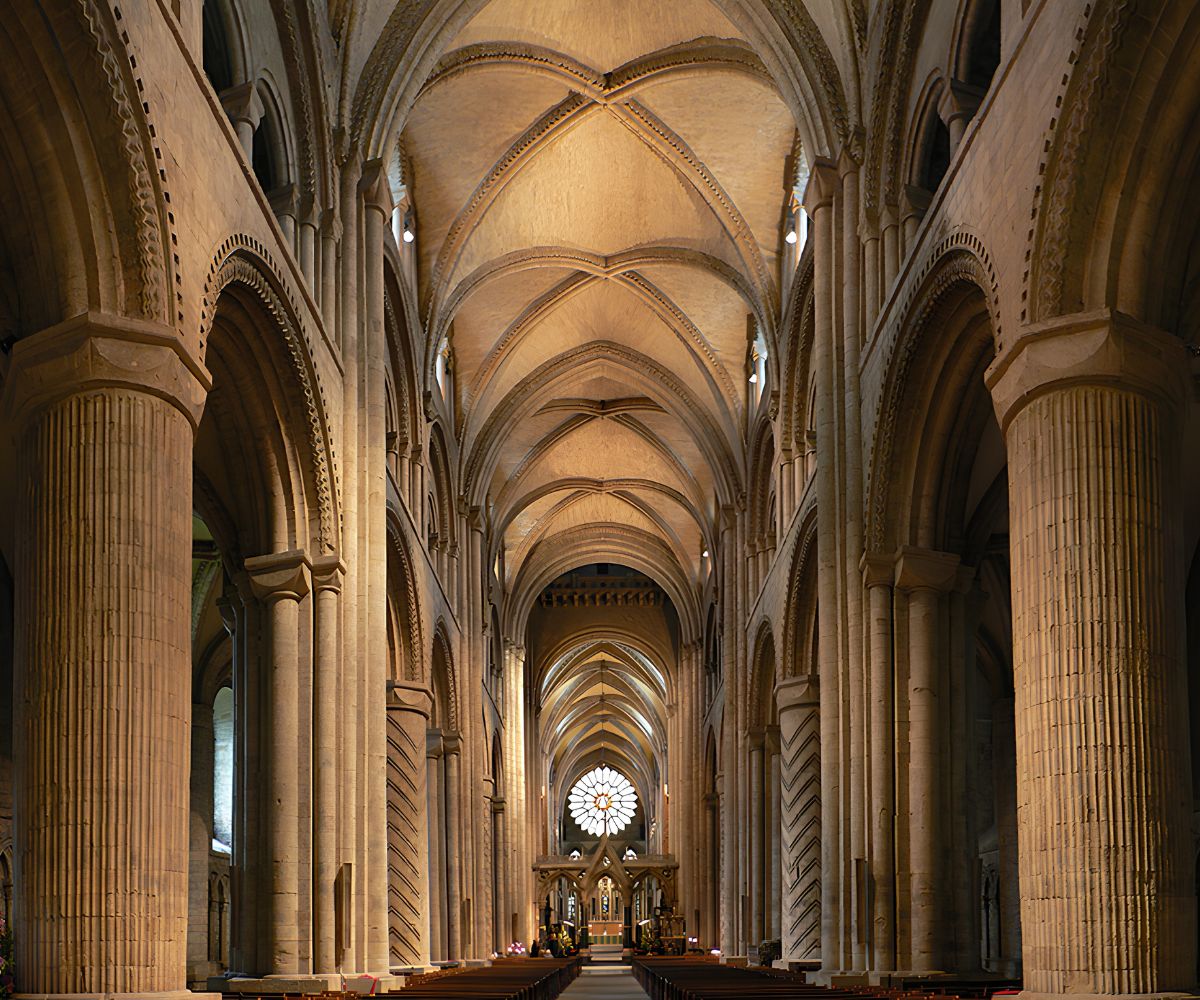 Mái vòm có gân Ribbed Vault là giải pháp kết cấu đặc trưng của kiến trúc Gothic  (Ảnh: Sưu tầm) 