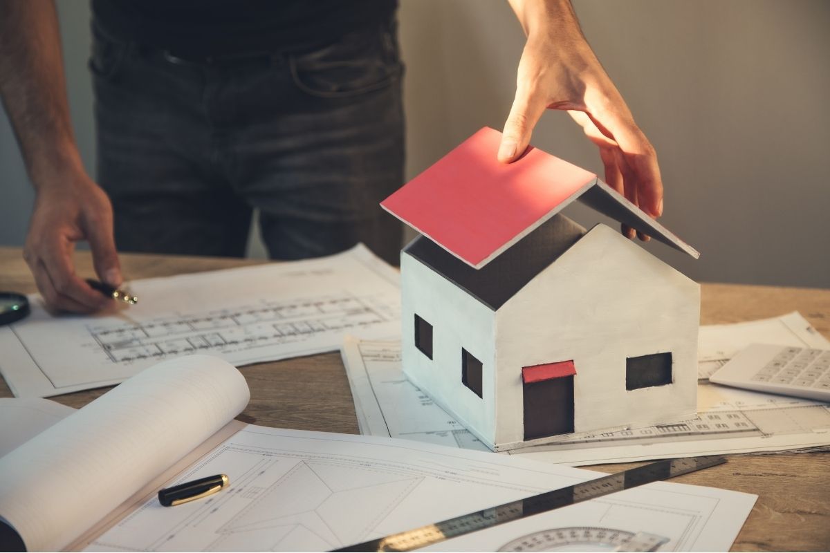 Trạch tuổi có quan trọng không còn phụ thuộc vào cách xem của từng gia đình, bởi đây thường chỉ là yếu tố bổ trợ bên cạnh Kim Lâu, Hoang Ốc và Tam Tai (Ảnh: Sưu tầm)