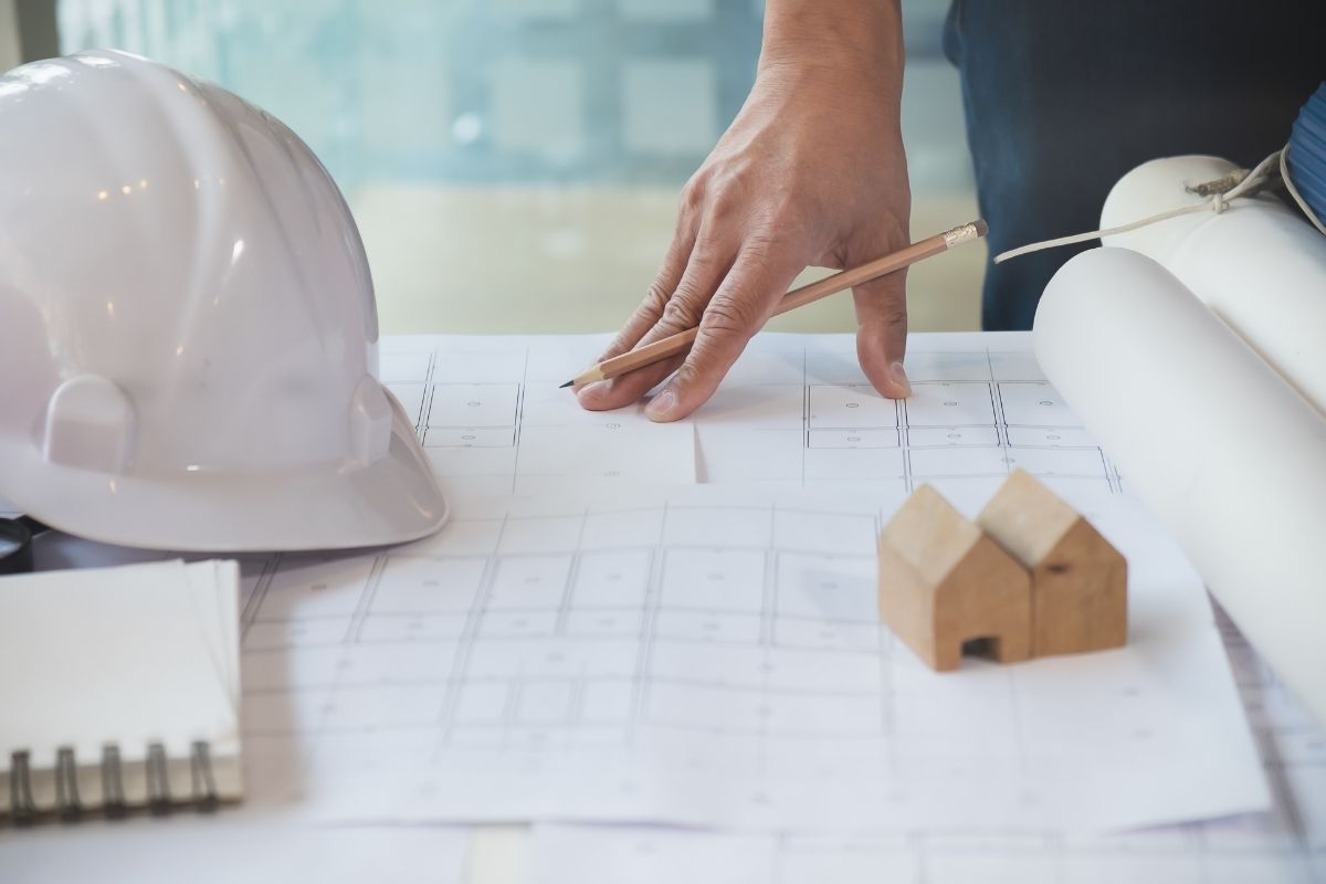 Phạm trạch tuổi có xây nhà được không là băn khoăn phổ biến, nhưng trạch xấu không phải quy định bắt buộc khiến gia chủ phải dừng kế hoạch xây dựng  (Ảnh: Sưu tầm)