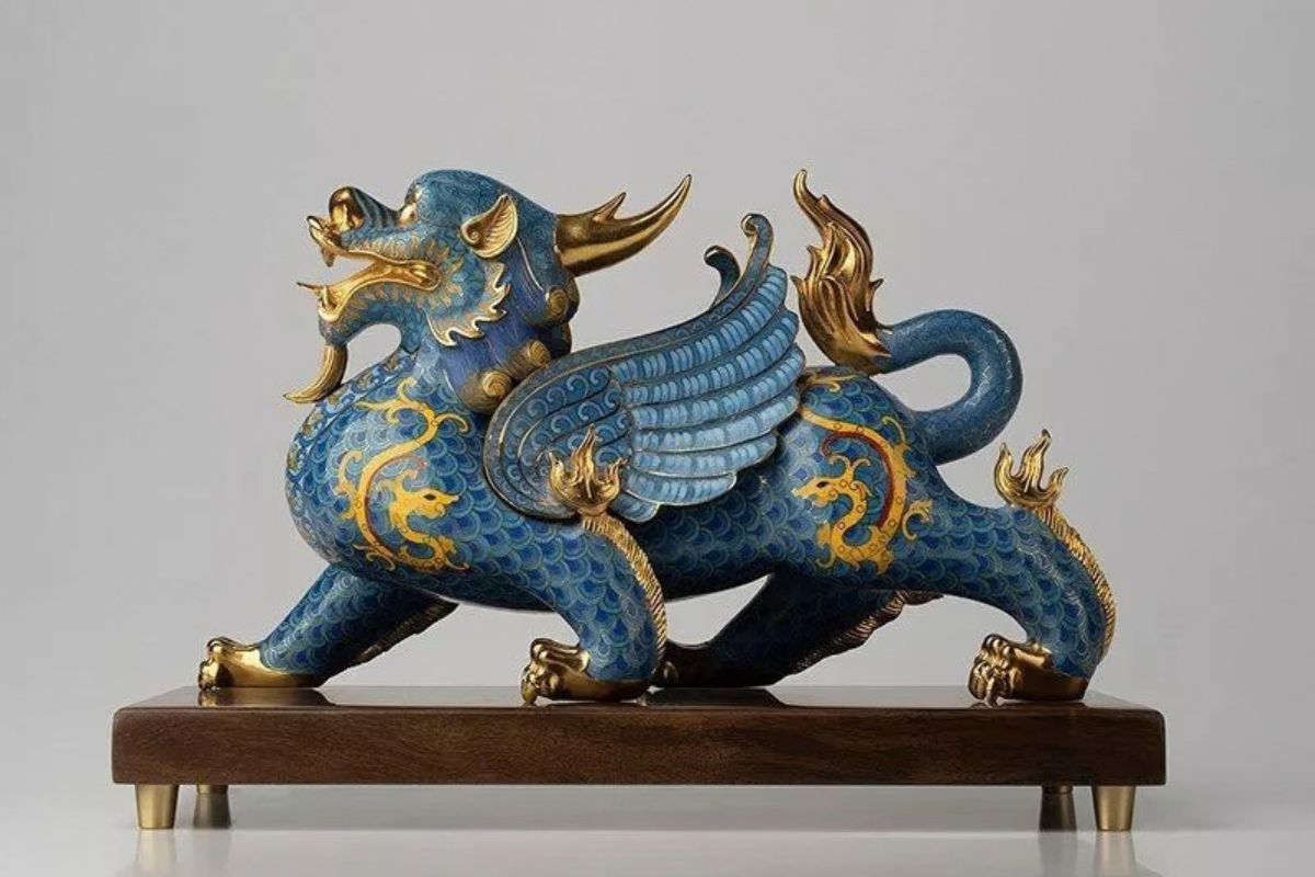Gương bát quái, tỳ hưu hoặc thạch anh có thể được sử dụng như yếu tố phong thủy bổ trợ cho nhà của gia chủ Tân Mùi 1991  (Ảnh: Sưu tầm)